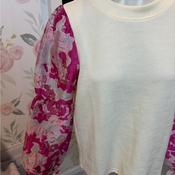 THML Boutique Metallic Jacquard Puff Sleeves - Picture 3 of 7